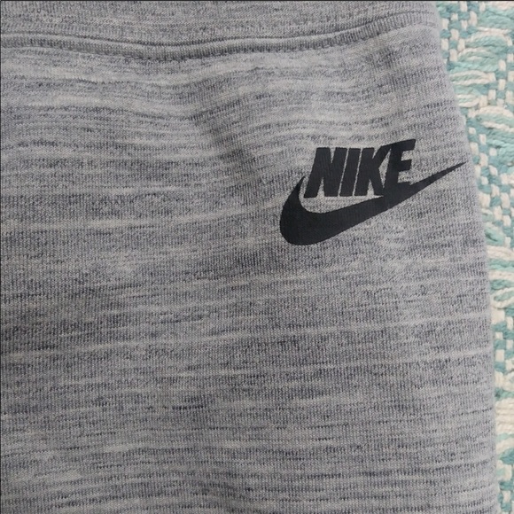 Nike Heathered Gray Sweats. Size Medium - Picture 4 of 7